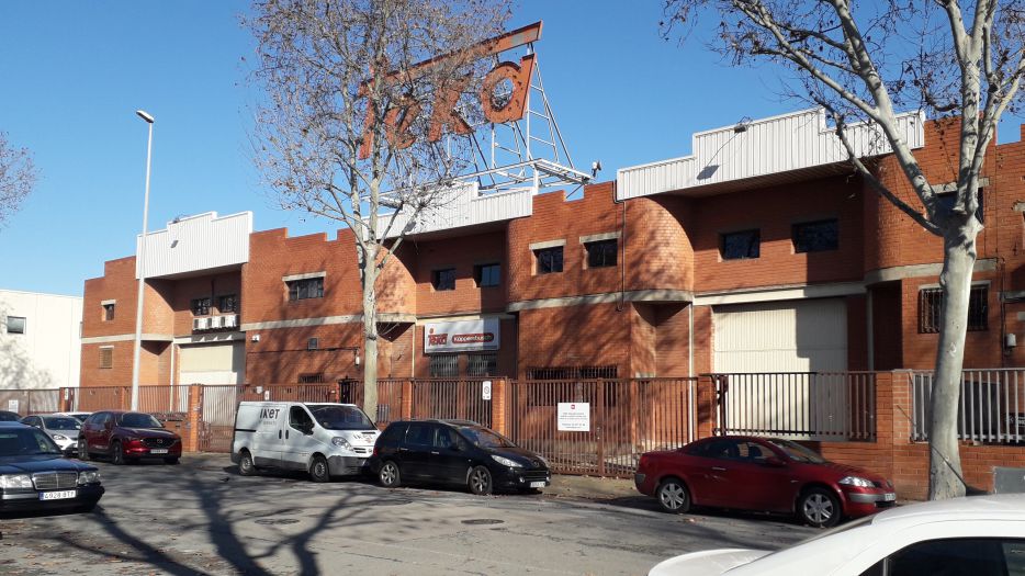 FINCAS LLOBREGAT GESTIONA VENTA NAVE INDUSTRIAL DE 3.834 m.2 EN CORNELLA DE LLOBREGAT.