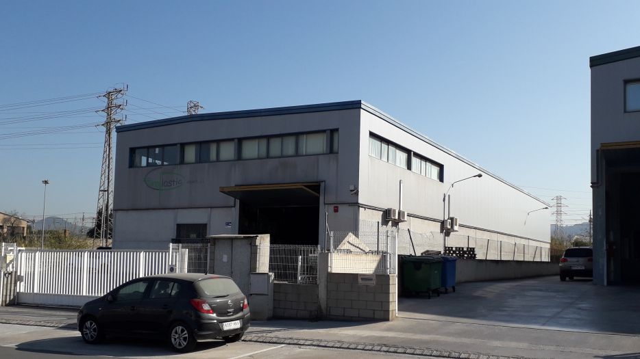 FINCAS LLOBREGAT GESTIONA COMPRA NAVE INDUSTRIAL EN SANT VICENÇ DELS HORTS