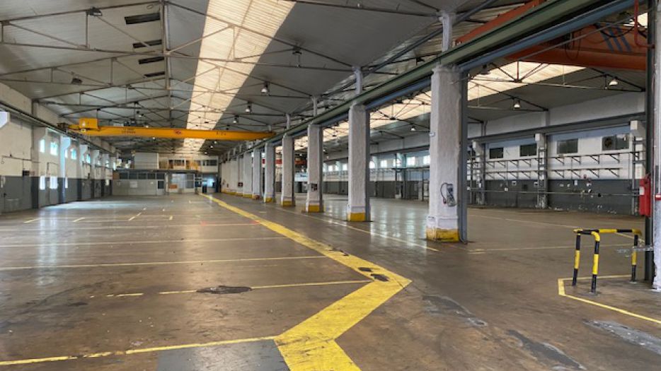 FINCAS LLOBREGAT GESTIONA COMPRAVENTA NAVE INDUSTRIAL DE 3.800 M.2 EN SANT BOI DE LLOBREGAT