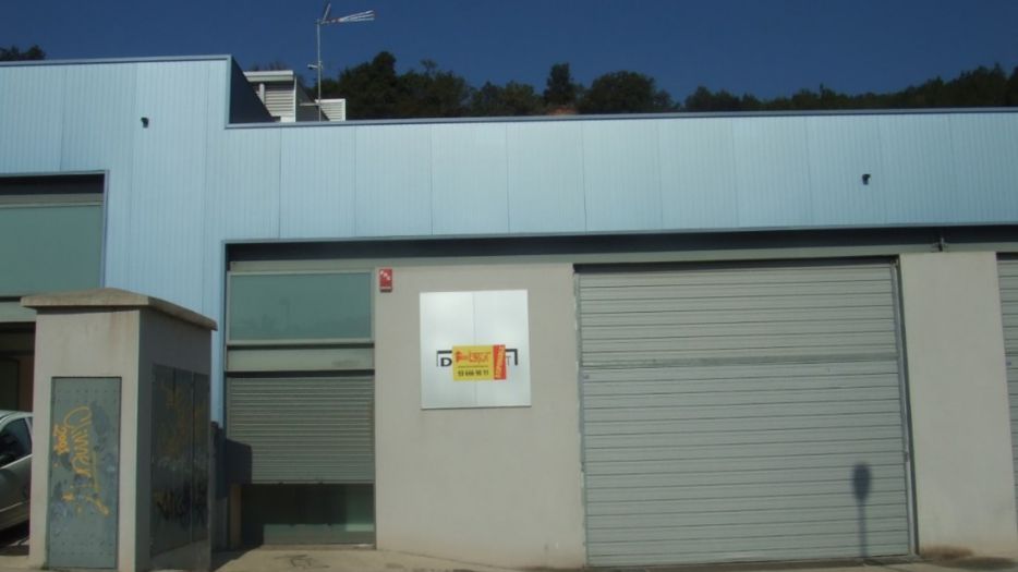 FINCAS LLOBREGAT GESTIONA ARRENDAMIENTO NAVE INDUSTRIAL  EN TORRELLES  DE LLOBREGAT