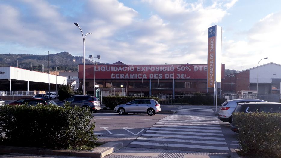 FINCAS LLOBREGAT GESTIONA COMPRAVENTA NAVE INDUSTRIAL DE 5.200 M.2 EN SANT FELIU DE LLOBREGAT