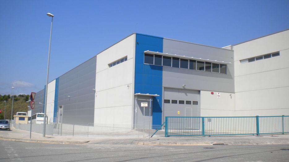 FINCAS LLOBREGAT GESTIONA ARRENDAMIENTO NAVE INDUSTRIAL  EN CERVELLO 