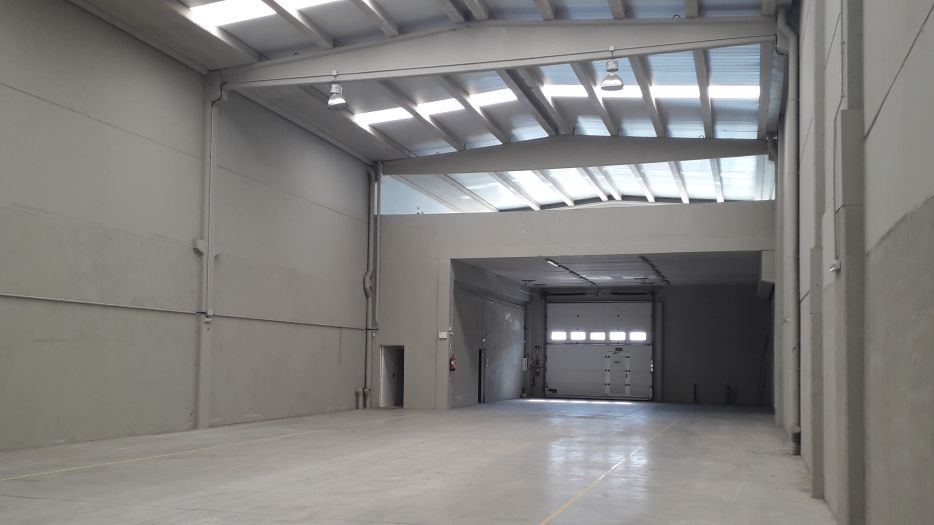 FINCAS LLOBREGAT GESTIONA COMPRAVENTA NAVE INDUSTRIAL DE 650 M.2 EN CERVELLO.